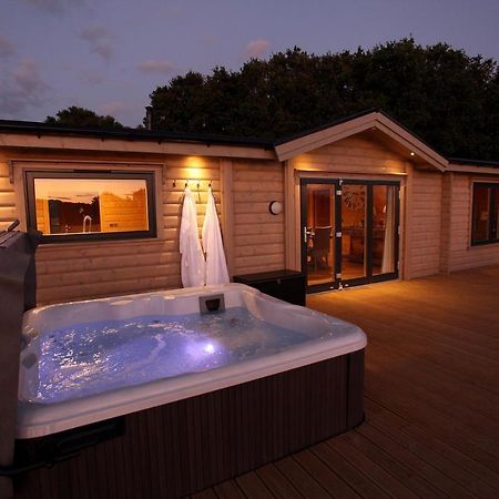 Cambridgeshire Lakes - Luxury Lodges In A Stunning Lake Location Gamlingay ภายนอก รูปภาพ