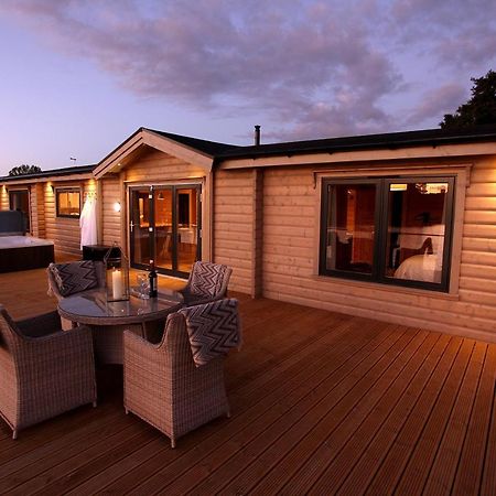 Cambridgeshire Lakes - Luxury Lodges In A Stunning Lake Location Gamlingay ภายนอก รูปภาพ