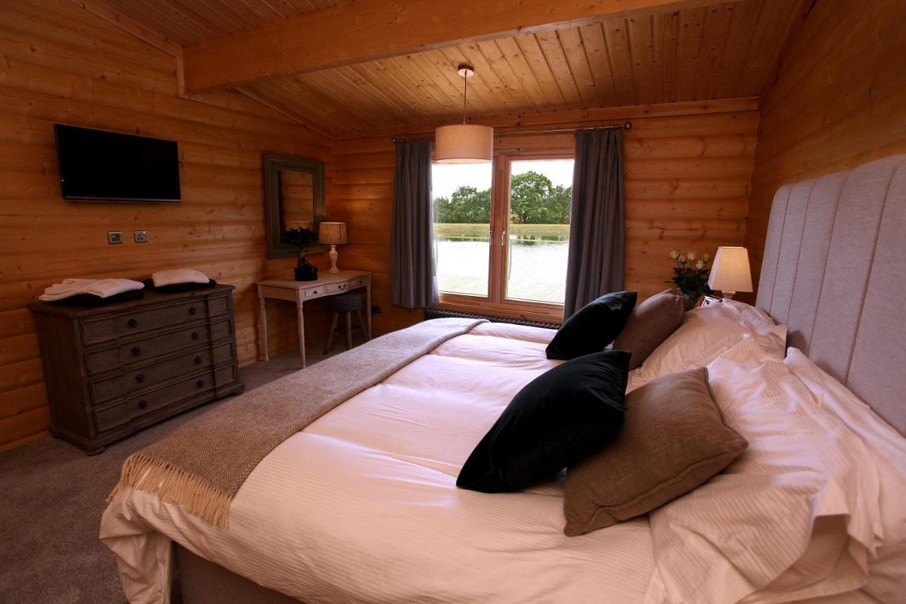 Cambridgeshire Lakes - Luxury Lodges In A Stunning Lake Location Gamlingay ภายนอก รูปภาพ