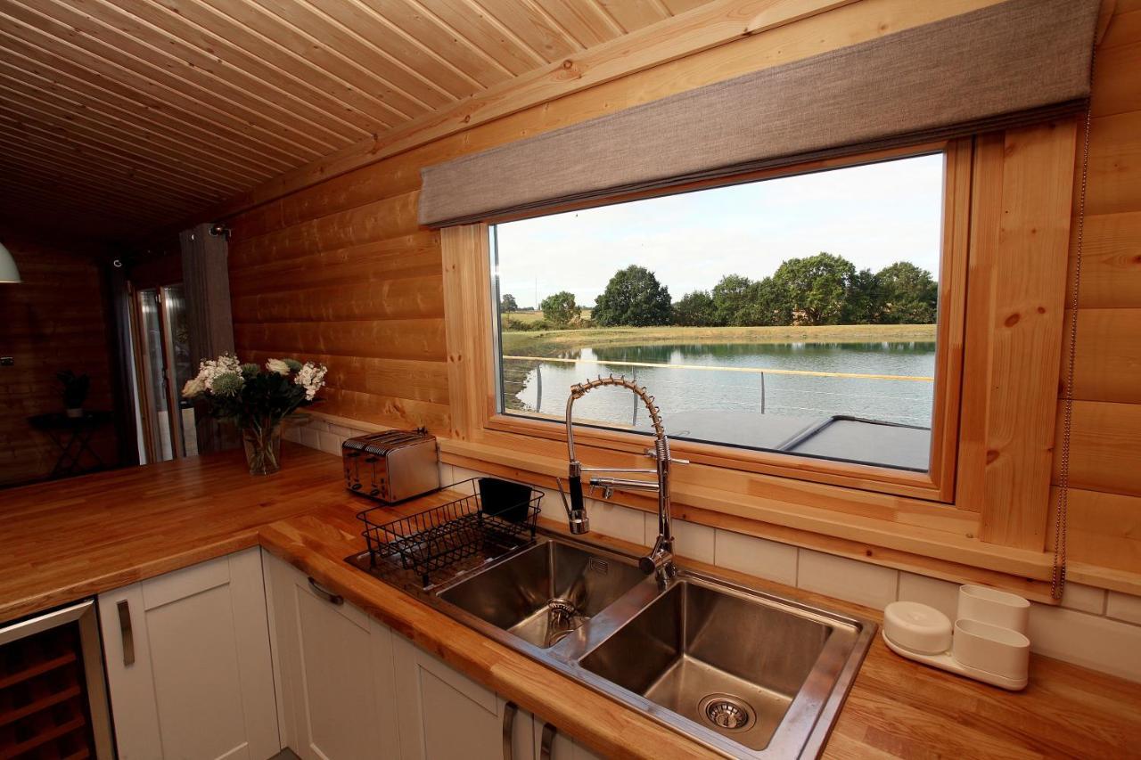 Cambridgeshire Lakes - Luxury Lodges In A Stunning Lake Location Gamlingay ภายนอก รูปภาพ