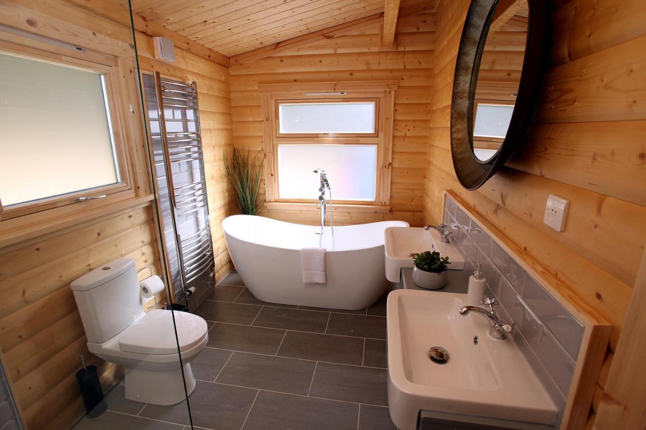 Cambridgeshire Lakes - Luxury Lodges In A Stunning Lake Location Gamlingay ภายนอก รูปภาพ