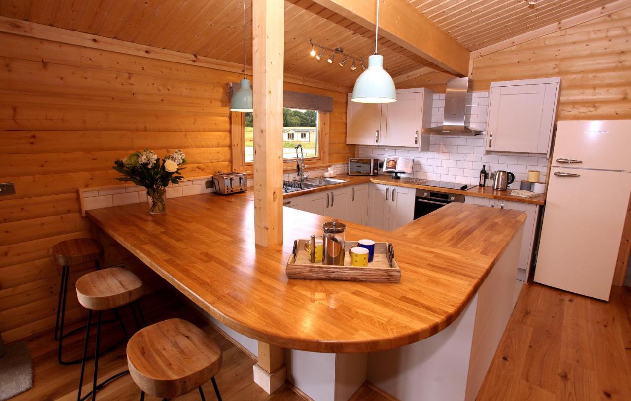 Cambridgeshire Lakes - Luxury Lodges In A Stunning Lake Location Gamlingay ภายนอก รูปภาพ