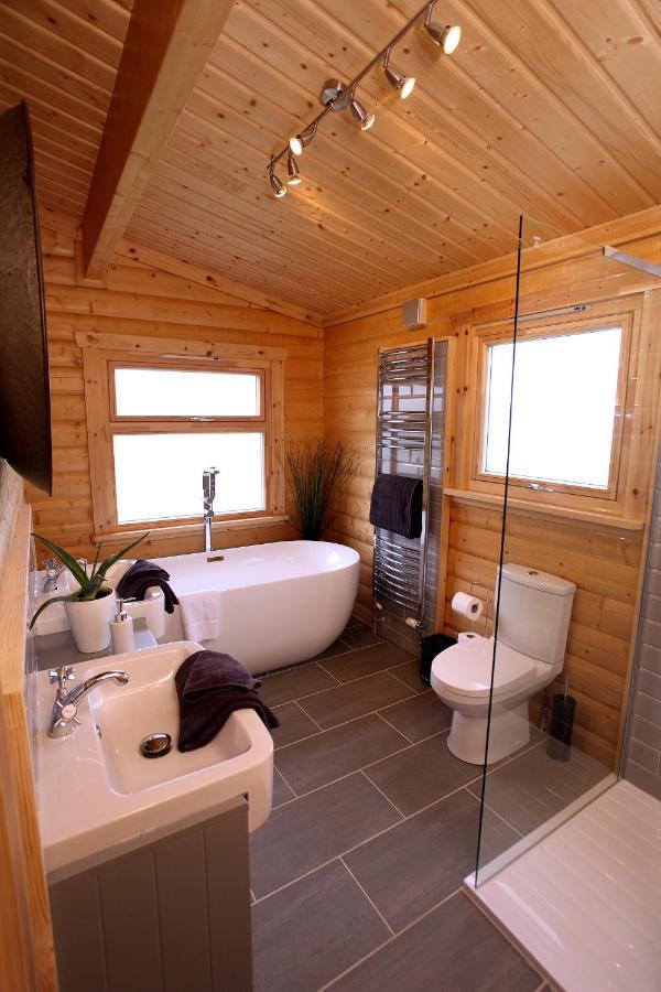 Cambridgeshire Lakes - Luxury Lodges In A Stunning Lake Location Gamlingay ภายนอก รูปภาพ